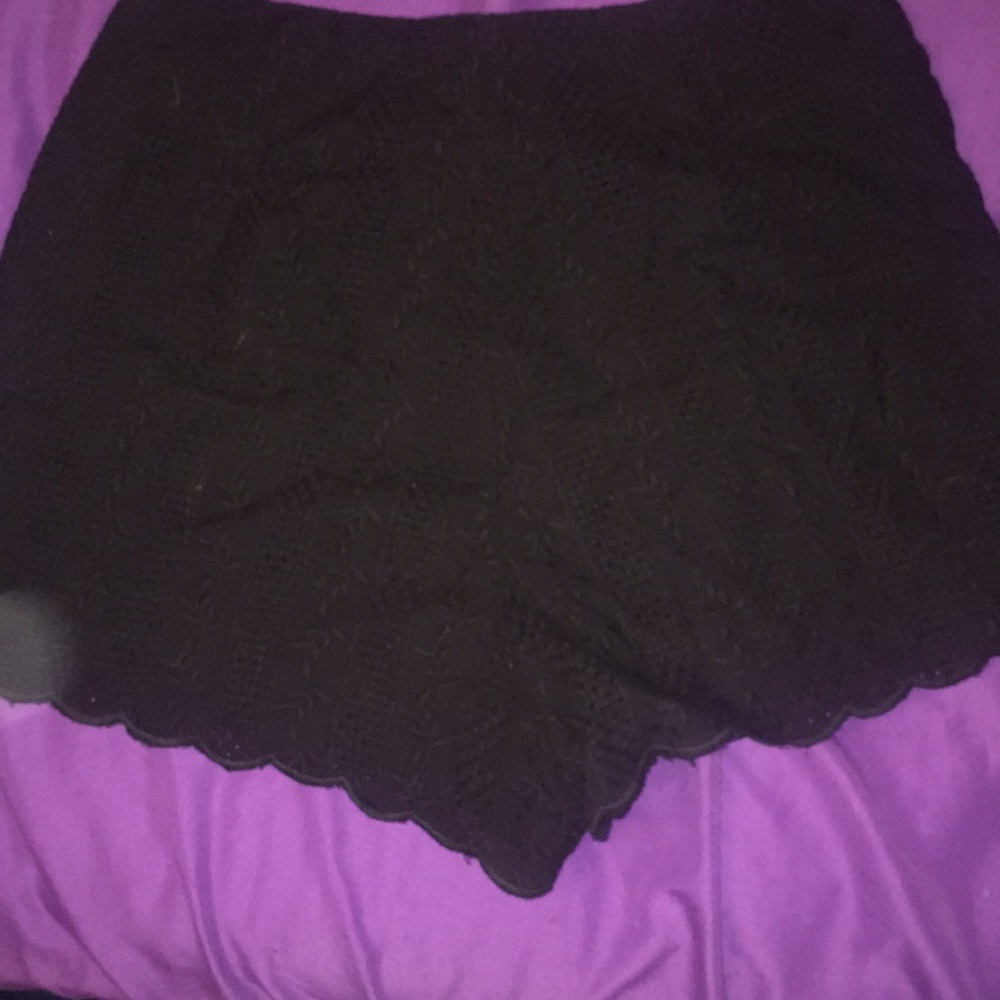 Shorts - Picture 3 of 4